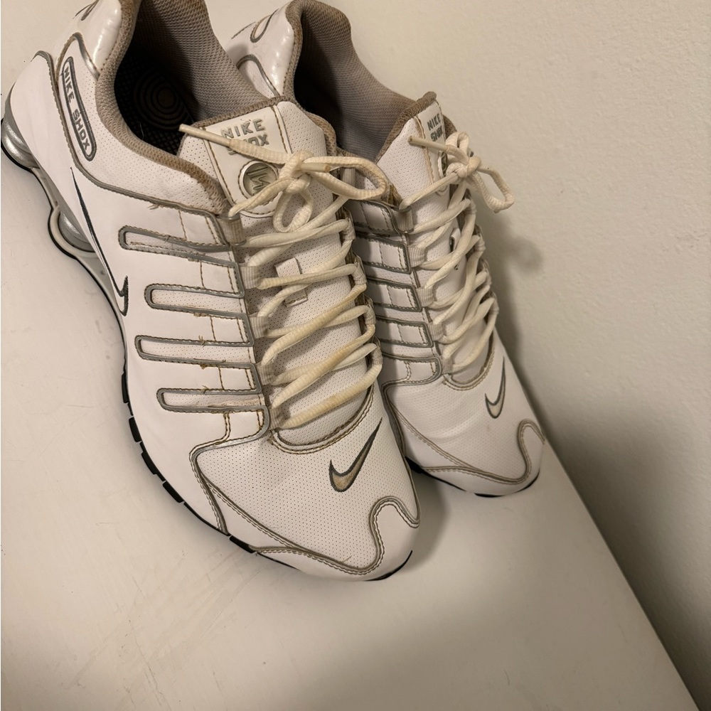 Men’s white NIKE shox